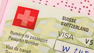 Швейцарія зупинила спрощену видачу віз для росіян
