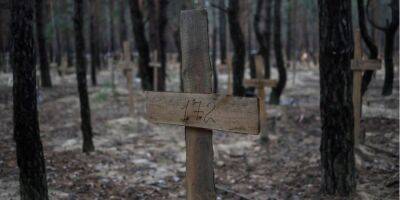 Руки связаны за спиной. В Изюме нашли братскую могилу украинских военных — омбудсмен