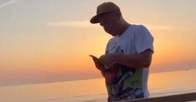 Россиянин на пляже в Эстонии требовал у украинок говорить на русском, его лишили ВНЖ (видео)