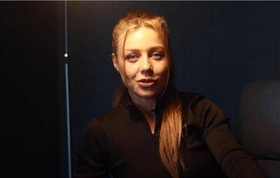 Тина Кароль - "Довольно опасно": Кароль в кожаном плаще показала экстремальные кадры со съемок клипа - politeka.net - Украина