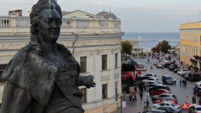 Мэра Одессы высказался об идее сноса памятника Екатерине II