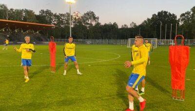 Довбик и Пихаленок пропустили тренировку сборной Украины
