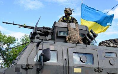 Наши бойцы подняли флаг Украины в селе Диброва на Донбассе (видео)
