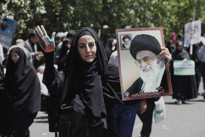 Аля Хаменеи - NYT: аятолла Хаменеи в тяжелом состоянии после операции - news.israelinfo.co.il - New York - Иран - Тегеран