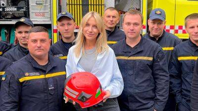 Леся Никитюк поздравила с Днем спасителя и показала подарок от ГСЧСников из Кривого Рога