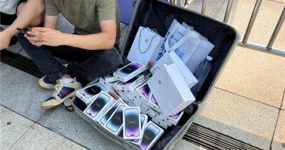 Китайские спекулянты продают iPhone 14 почти в 2 раза дороже прямо под магазинами Apple