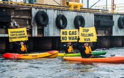 Активисты Greenpeace помешали разгрузке российского газовоза в Финляндии