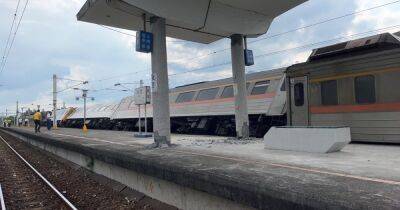 На Тайване произошло мощное землетрясение: пассажирские вагоны сошли с рельсов (фото, видео)