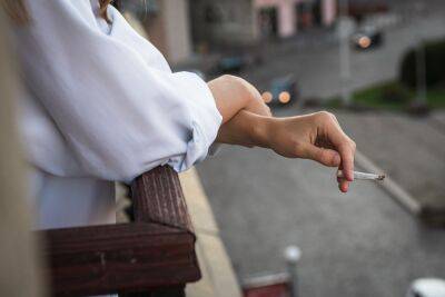 Минздрав против запрещения курения на балконах и лестничных площадках