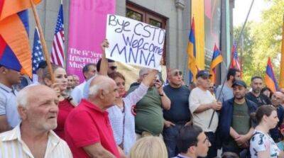 В Ереване люди митингуют за выход Армении из ОДКБ