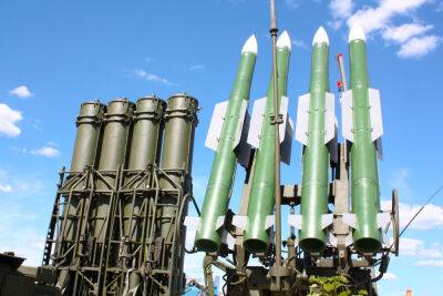 Спутниковые снимки: Россия ослабляет ПВО Санкт-Петербурга, вывозя ракеты в Украину