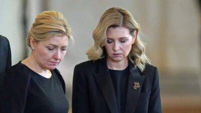 Елена Зеленская приехала в Лондон на похороны королевы: ее увидели у гроба