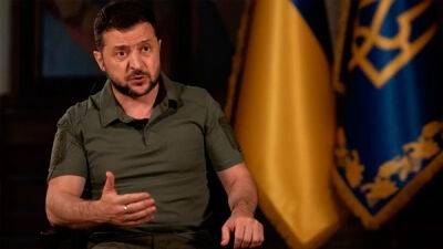 Зеленський не виключає, що Київ повертатиме Крим дипломатичним шляхом