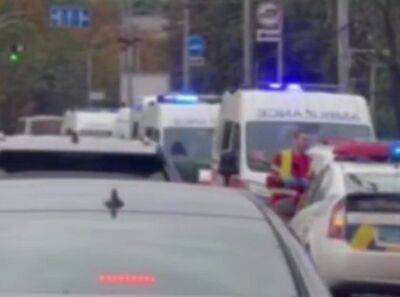 Много пострадавших: тяжелое ДТП в Киеве, Мерседес отправил набитую людьми маршрутку в столб