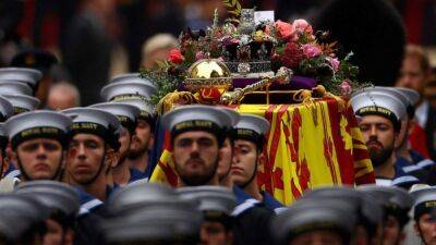 Похороны Елизаветы II: как все происходит – фото, видео с исторического прощания