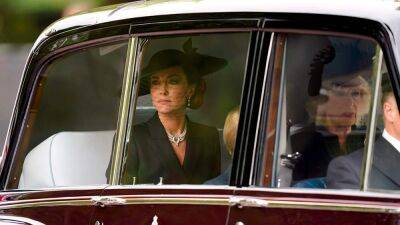 Без дебошира Луи: Кейт Миддлтон с детьми на похоронах Елизаветы II – роскошные фото