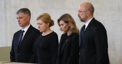 Елена Зеленская и премьер-министр Шмыгаль вместе отправились на похороны королевы Елизаветы
