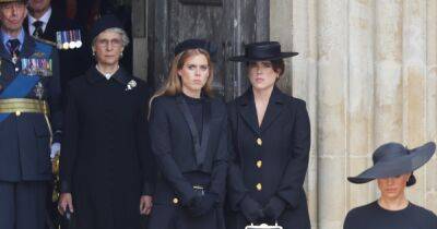 Королевские внучки Беатрис и Евгения посетили похороны Елизаветы II (фото)