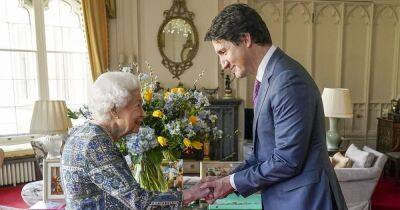"Пьяный" премьер Канады спел песню Queen перед похоронами Елизаветы II, — СМИ (видео)