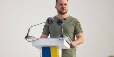 Зеленский распустил делегацию ТКГ по Донбассу