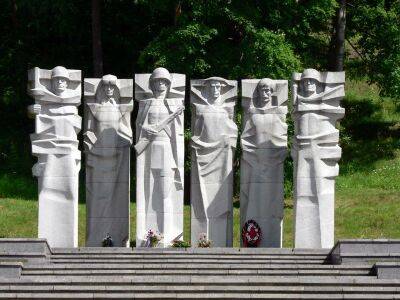 Советские памятники на Антакальнисском клабище Вильнюса будут демонтированы 1 ноября - obzor.lt - Литва - Вильнюс