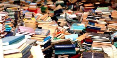 Киевляне сдали на макулатуру 25 тонн российских книг. Средства пойдут на военную технику