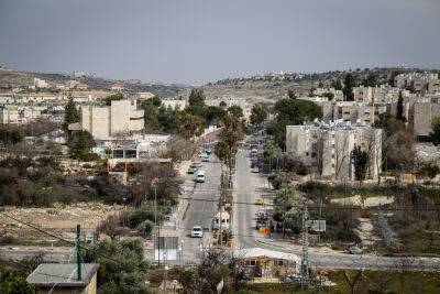 Попытка теракта на 60 шоссе у Кирьят-Арбы: солдат ранен ножом, палестинец убит
