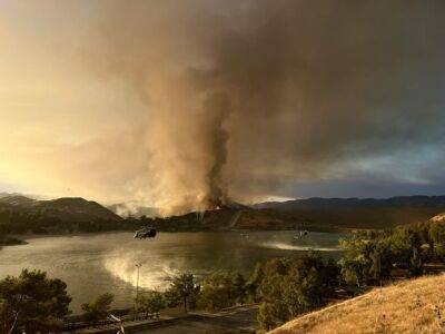 Лесные пожары вспыхнули по всей Калифорнии. Изнурительная волна тепла охватила штат