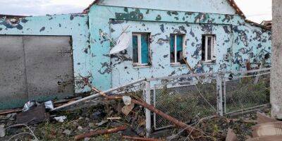 В Сумской области россияне разрушили дом пенсионеров, пара госпитализирована