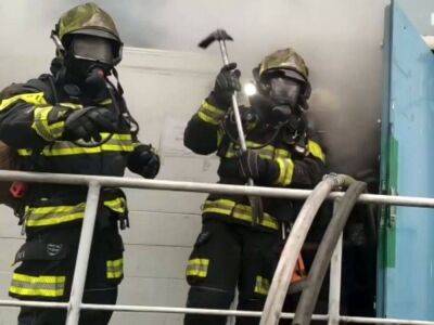 Масштабный и сложный пожар на складе в пригороде Петербурга попал на видео
