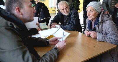 Жителям освобожденных громад Харьковщины начали выдавать разовую денежную помощь