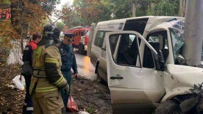 В ДТП с микроавтобусом в Саратове пострадали 18 человек