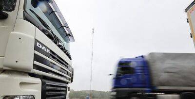 Количество грузового транспорта, ожидающего въезда в ЕС, выросло на 20%, легкового - уменьшилось на 30%