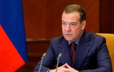 Медведєв назвав мету "референдуму" на Донбасі: означатиме напад на Росію
