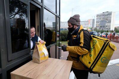 Первый день работы McDonald’s в Киеве во время войны: изменились цены, не хватает курьеров (ФОТО, ВИДЕО)