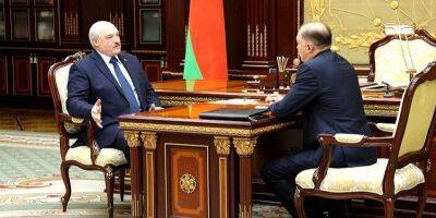 «Готов поднимать по тревоге военных»: узурпатор Лукашенко заявил, что удара в спину РФ не допустит