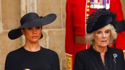 В отличие от Кейт и Камиллы: почему Меган Маркл была без вуали на похоронах Елизаветы II