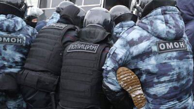 "Не хочу в тюрьму": в Мариуполе арестовали подростков, которые пели Гимн Украины – шокирующее видео