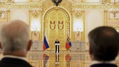 Путин назвал антироссийские санкции "верхом цинизма"