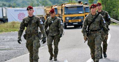Возможны новые столкновения: НАТО готово отправить в Косово дополнительные войска