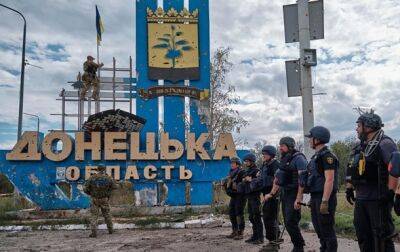 Военные подняли флаг Украины на стеле между Харьковщиной и Донбассом