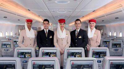 Emirates ищет стюардов в Варшаве и Познани: требования к кандидатам и какую зарплату обещают