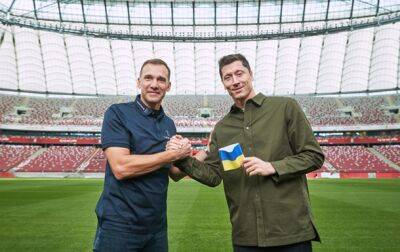 Левандовски сыграет на ЧМ-2022 в сине-желтой капитанской повязке, которую ему подарил Шевченко