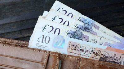 Мосбиржа приостановит торги британским фунтом на валютном рынке