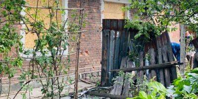 Оккупанты ударили по частному дому в Покровске, жительница получила ранения