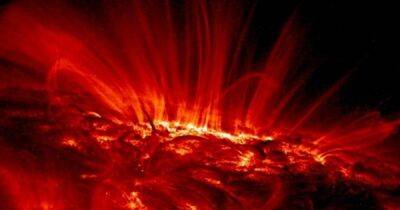 Зловещее пятно на Солнце: оно направлено на Землю и может запустить вспышку X-класса