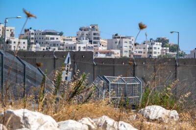 Полиция: «Ежедневно через забор проникают 10 тысяч палестинских нелегалов»