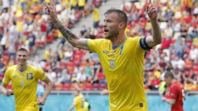 С Довбиком в нападении: стартовые составы Украины и Шотландии на матч Лиги наций