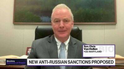 Сенатори США готують законопроект про вторинні санкції за закупівлю нафти з РФ