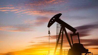 Цены на нефть продолжают стремительно падать: при чем здесь США